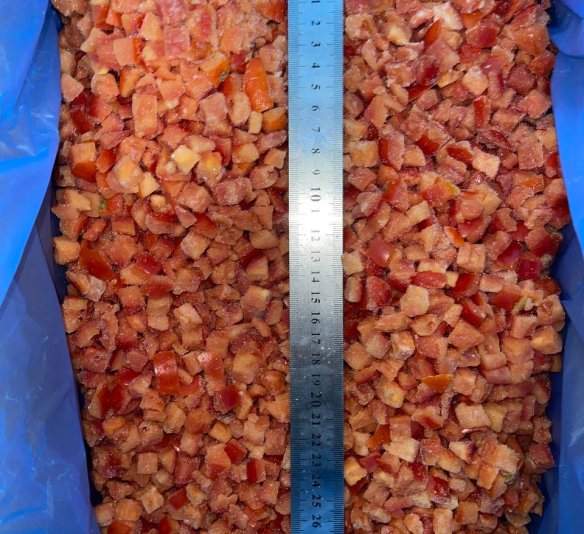 Kubig shaklda toralgan pomidor